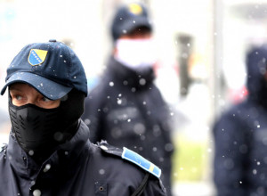 ZASTRAŠUJUĆE UBISTVO U BiH: Rođak brutalno pretukao babu, pa je zapalio