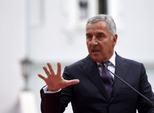 SKANDALOZNA IZJAVA MILA ĐUKANOVIĆA: "Srbija pokušava da vlada Severnom Makedonijom, Crnom Gorom, Bosnom..."