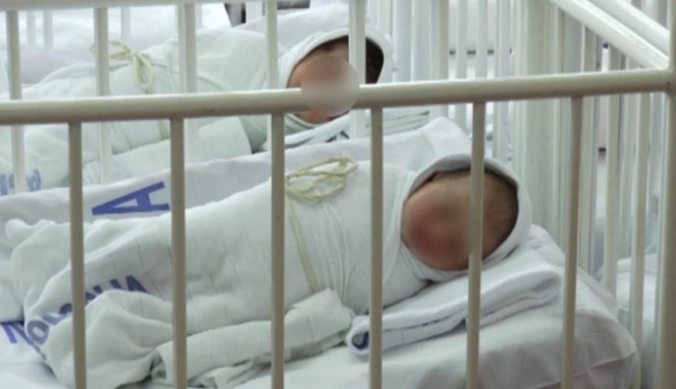 DNK test ŠOKIRAO doktore: Majka (19) rodila blizance od RAZLIČITIH očeva, lekari mislili da NIKADA ovo neće videti