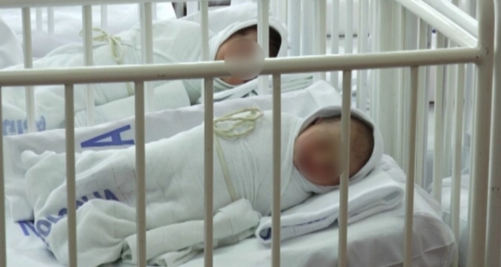 DNK test ŠOKIRAO doktore: Majka (19) rodila blizance od RAZLIČITIH očeva, lekari mislili da NIKADA ovo neće videti