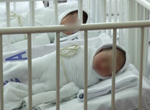 DNK test ŠOKIRAO doktore: Majka (19) rodila blizance od RAZLIČITIH očeva, lekari mislili da NIKADA ovo neće videti