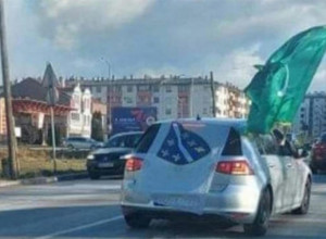 POLICIJA REAGOVALA Prošao kroz Istočno Sarajevo automobilom sa zastavom RBiH