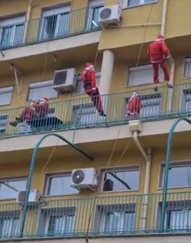 Za bolesnu decu sa Tiršove ovo je bio poseban trenutak: Nekoliko Deda Mrazeva "upalo" u njihove sobe preko terasa sa poklonima! (VIDEO)