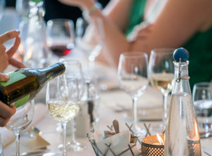 Čaša, dve vina pred spavanje? Dobra ili loša navika - kako alkohol utiče na kvalitet sna?