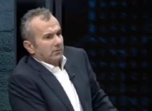 A BIO JE KUL TIP Dejo uzdanica milogoraca: Samo Srbi idu na litije! (FOTO/VIDEO)