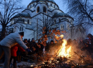 OVO MORATE DA URADITE KADA PADNE MRAK Stari sprski zaboravljeni običaj na Badnje veče donosi SREĆU!