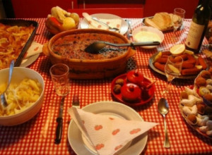 OVA TRI JELA MORAJU DA BUDU NA TRPEZI Veruje se da privlače MIR I SLOGU u kući, a svi obožavamo ove namirnice!