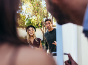 Ne budite GOST iz pakla: Ovo su pravila BONTONA koje smo davno zaboravili, evo kako pravilno da se PONAŠAMO kada odemo u tuđu kuću