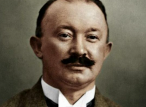 Danas je svetski poznat, ali ko je zapravo HUGO BOS?! Čovek koji je pravio UNIFORME svim NACISTIČKIM VOĐAMA, a njegova odela nosio je i ADOLF HITLER!