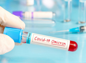 Pojavljuju se na samom POČETKU infekcije: Ovo su zvanično OSAM ranih simptoma OMIKRONA