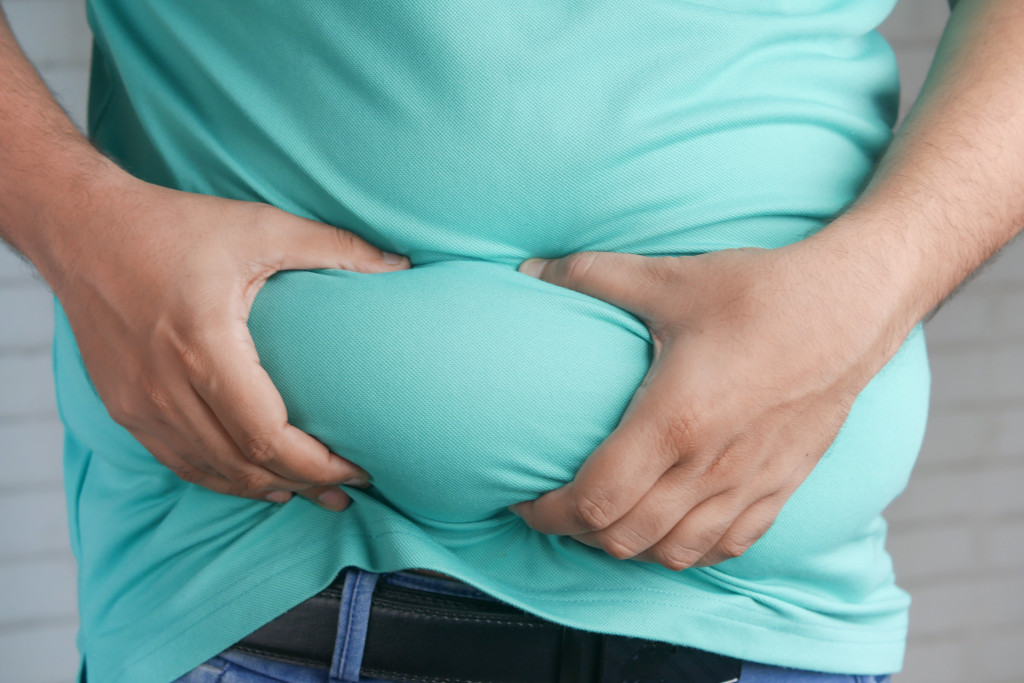 Ako želite RAVAN stomak, izbacite ove DVE namirnice: One su zaslužne za SALO, upozorio je cenjeni NUTRICIONISTA