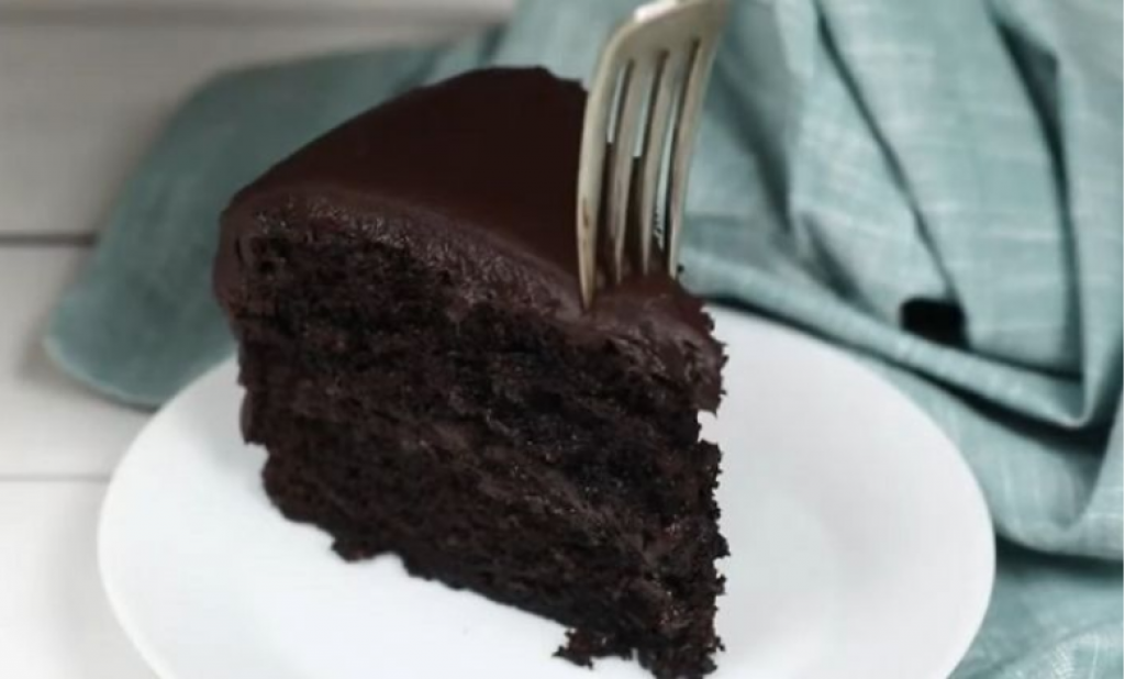 Čokoladna NOĆNA fantazija: Crni kolač koji se TOPI u ustima, recept sa KRALJEVSKOG dvora