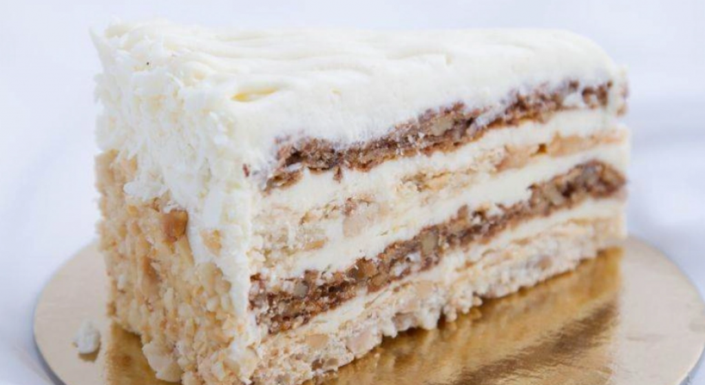 Recept za NAJSOČNIJI slatkiš: Grčka TORTA je toliko KREMASTA, da ćete želeti odmah da je napravite