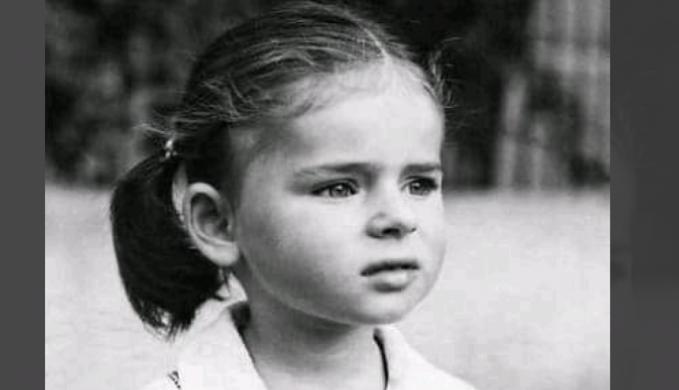 PREPOZNAJETE LI DEVOJČICU? Bila je ŠKOLSKI primer briljantne GLUME, heroina, dama, žena sa HILJADU OŽILJAKA, danas nije među živima