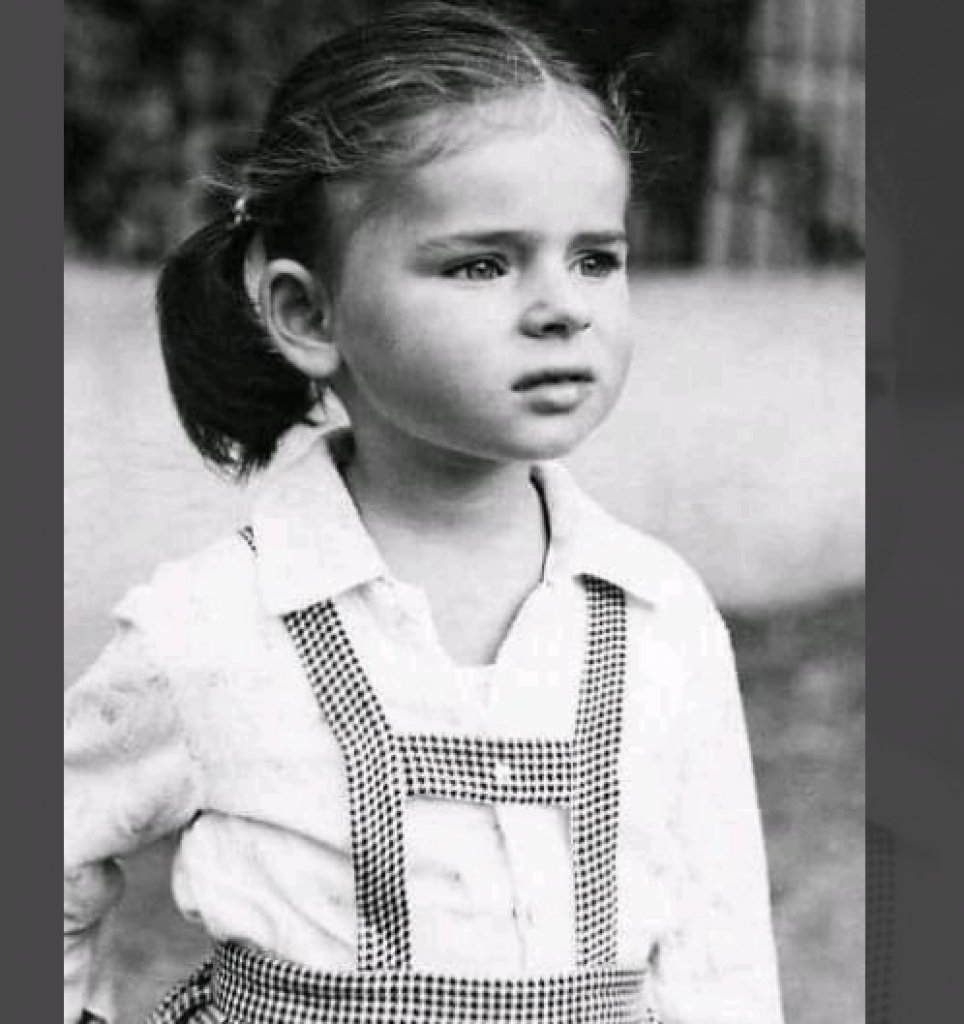 PREPOZNAJETE LI DEVOJČICU? Bila je ŠKOLSKI primer briljantne GLUME, heroina, dama, žena sa HILJADU OŽILJAKA, danas nije među živima