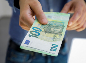 Veliki novčani horoskop za novembar: Ovan i Blizanci sve što dotaknu pretvaraju u pare, a evo kome će računi doći glave
