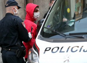 HOROR U SARAJEVU Nahuškali pit bula na čoveka, pa ga potom pretukli!