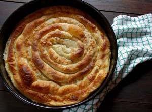 Originalan recept za BOSANSKU KROMPIRUŠU: Pravi se sa GOTOVIM korama, a ukus je FANTASTIČAN