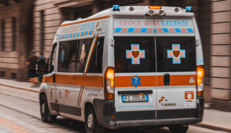 DOKTOR UPOZORAVA: Pre SRČANOG UDARA javlja se OVA promena na koži, taj znak vam može SPASITI život