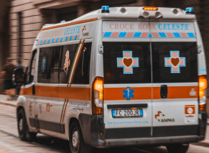 DOKTOR UPOZORAVA: Pre SRČANOG UDARA javlja se OVA promena na koži, taj znak vam može SPASITI život