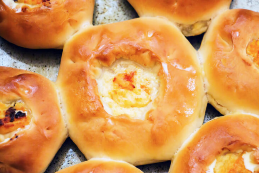 Doručak ili večera, to je samo do vas: Vrhunske LEPINJICE SA KAČKAVALJEM - za svaki dobar dan! (RECEPT)