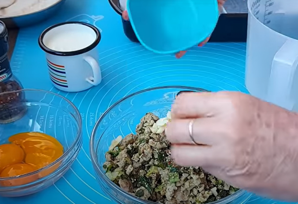 Brzo i ukusno: Pita sa MESOM BEZ KORA je definitivno RECEPT DANA!
