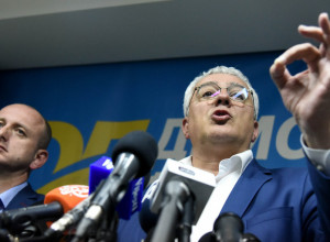 DF TVRDI DA MILO RUŠI USTAVNI POREDAK: "Parlament ima većinu i treba da smeni Đukanovića"