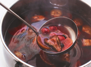 Dovoljna je jedna ŠOLJA pre spavanja: Ovaj napitak pomaže vam da BRŽE zaspite, a podstiče i BOLJE varenje