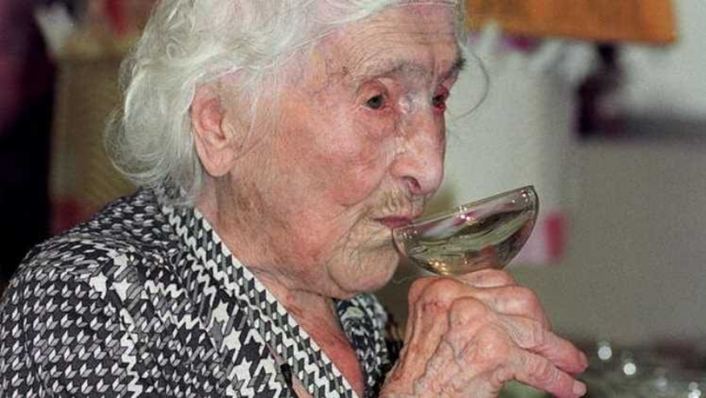 Živela 122 godine, pušila CIGARETE, pila ALKOHOL: Ovo je tajna njene dugovečnosti!