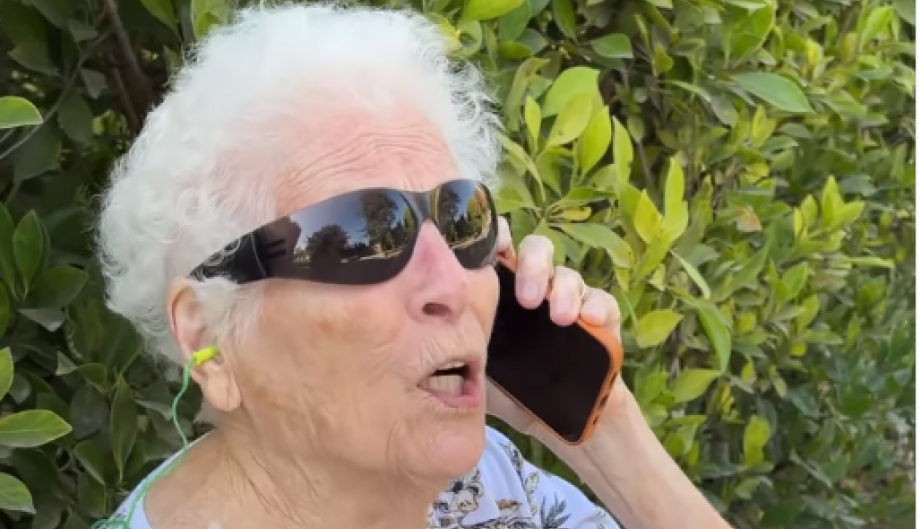 BAKA (95) je zvezda INTERNETA: Nećete moći ni da pretpostavite šta sve radi i kako se zabavlja