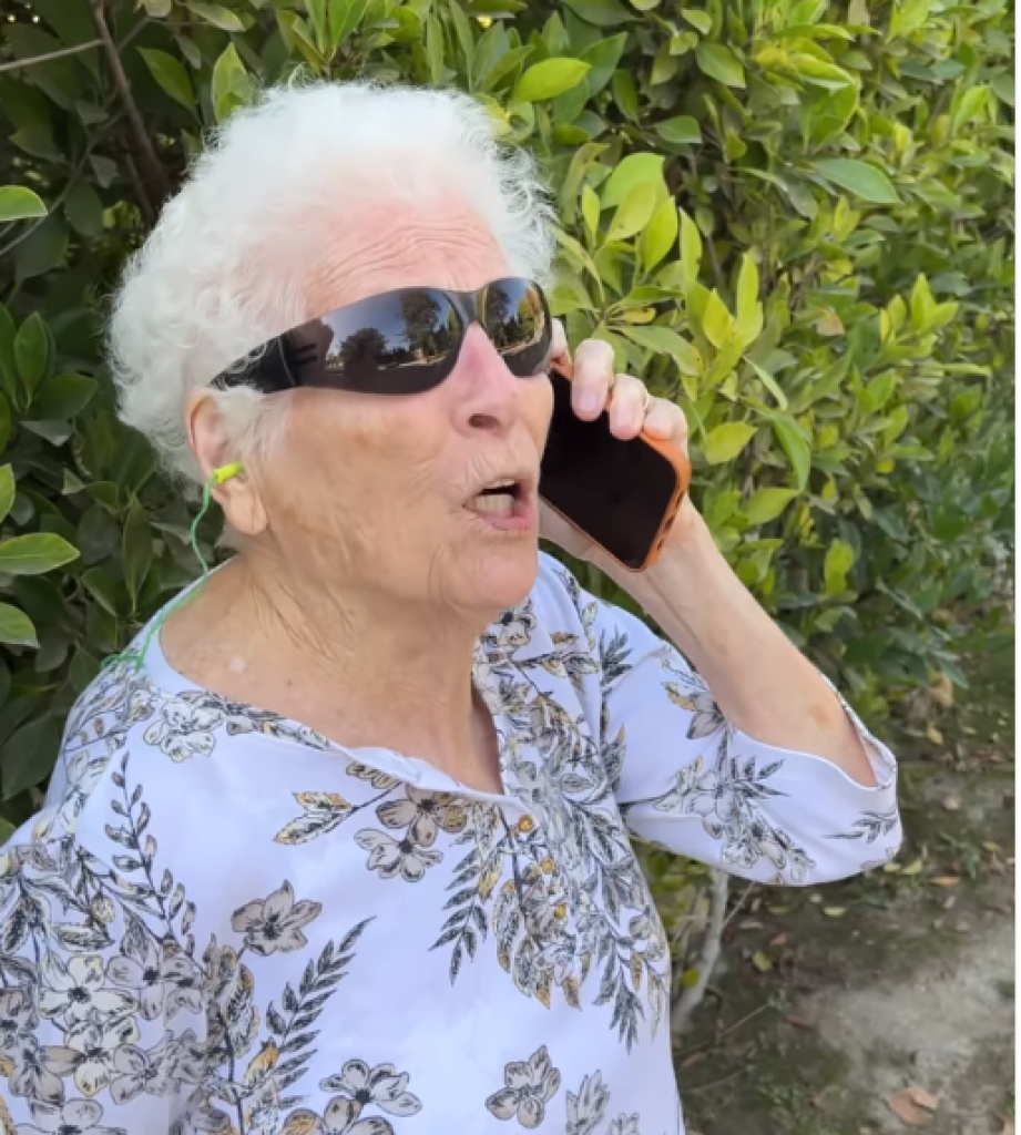 BAKA (95) je zvezda INTERNETA: Nećete moći ni da pretpostavite šta sve radi i kako se zabavlja