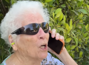 BAKA (95) je zvezda INTERNETA: Nećete moći ni da pretpostavite šta sve radi i kako se zabavlja