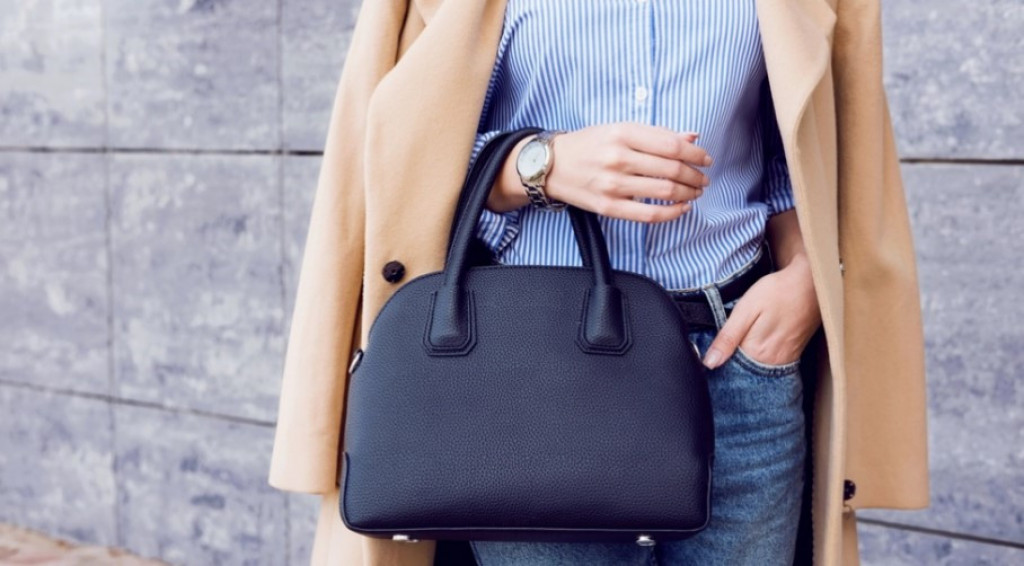 Torba koju su NAŠE BAKE nosile na PIJACU zaludela modni svet: Tada je koštala jedva 500 dinara, a sada se prodaje za 2.600 DOLARA