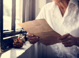 Dve GODINE nakon smrti MUŽA pronašla sam PISMO: Kao da mi je lupio ŠAMAR, nikada ne bih pomislila da bi ovo napisao