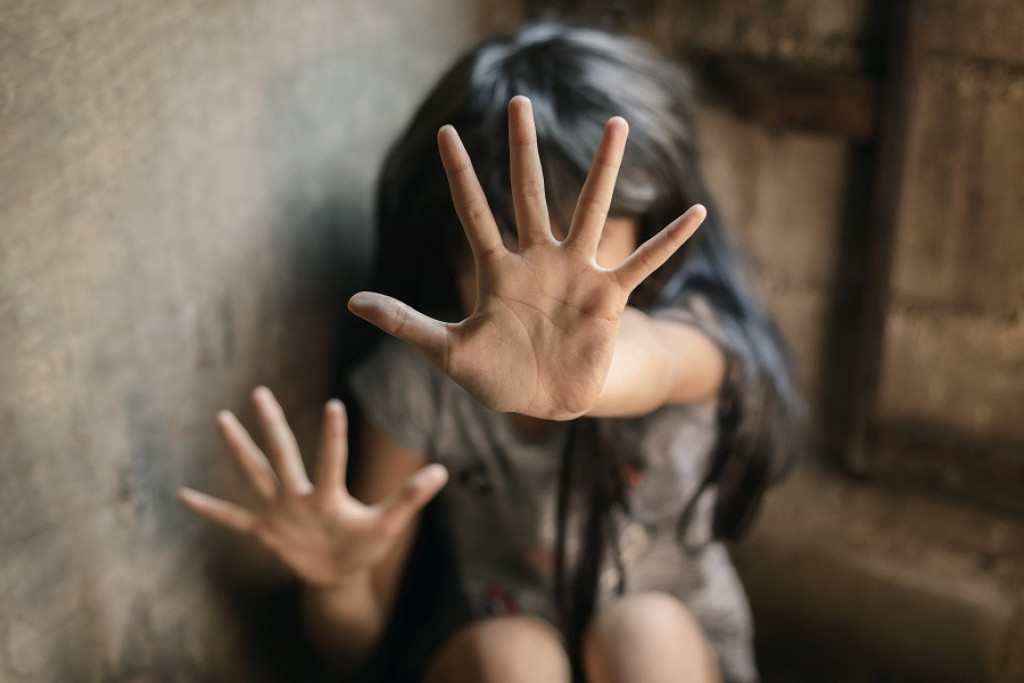 Priča koja ledi krv u žilama: Sa samo 11 je kidnapovana usred dana, kidnaperu je rodila decu, a evo kako je uspela da POBEGNE nakon 18 godina