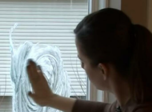 Isprobajte koliko danas! Stvite PENU ZA BRIJANJE na prozor, a rezultat će vas potpuno šokirati!