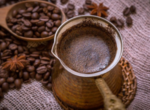 Gde baciti talog od kafe? Ovu grešku svi pravimo, a može skupo da nas košta