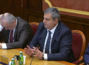 RADUNOVIĆ (DF): Rezolucija o osudi ruske agresiju na Ukrajinu je SPOLJNI PROBLEM ZA UNUTRAŠNJU UPOTREBU