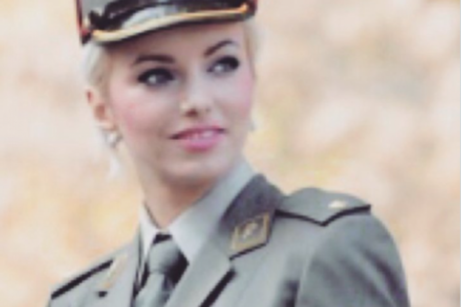 "Služila si samo da odvraćaš pažnju neprijatelju!?": Nakon što je Aleksandra izbacila fotografiju u VOJNOJ uniformi usledile su STRAVIČNE uvrede!