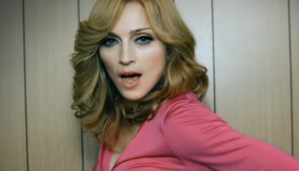 Trend kome nisu odolele ni MADONA ni Hejli Biber: Korset ove sezone apsolutno DOMINIRA, a mi smo našle MODELE za 1500 DINARA