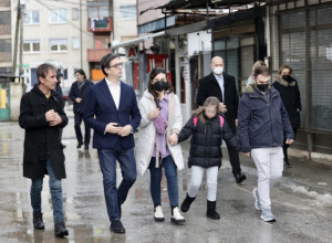 PREDSEDNIK SEVERNE MAKEDONIJE OČITAO LEKCIJU Odveo devojčicu sa Daunovim sindromom u školu jer su je drugovi iz razreda izbegavali