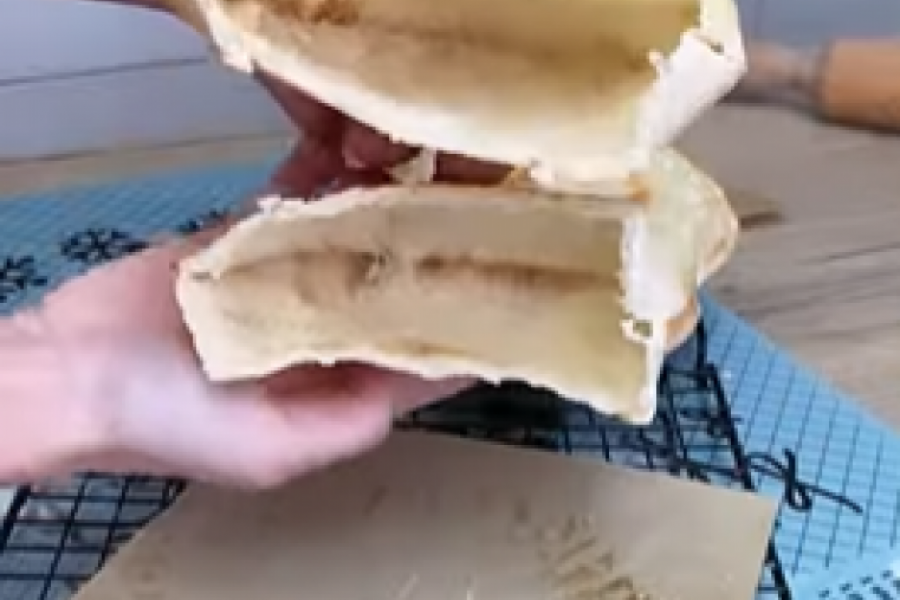 Recept za ŠUPLJI SOMUN: Verovatno niste ni znali da je moguće, a uz pomoć jednog trika KORICA će im biti savršeno hrskava