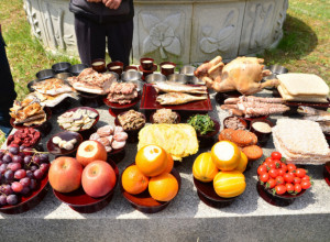 DA SE NE OGREŠITE: Na zadušnice ovo odnesite na groblje!