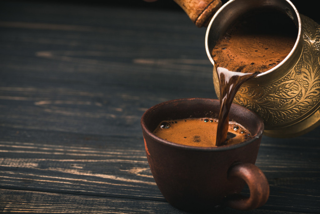 Koliko šoljica kafe je previše? Jedna grupa ljudi treba posebno da pripazi, kofein može biti koban!