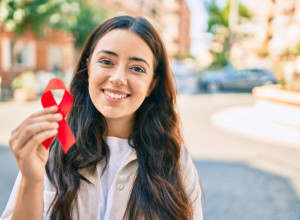 Nove nade za HIV pozitivne ljude: Prva žena u ISTORIJI je pobedila ovu infekciju, pronađena nova METODA lečenja!