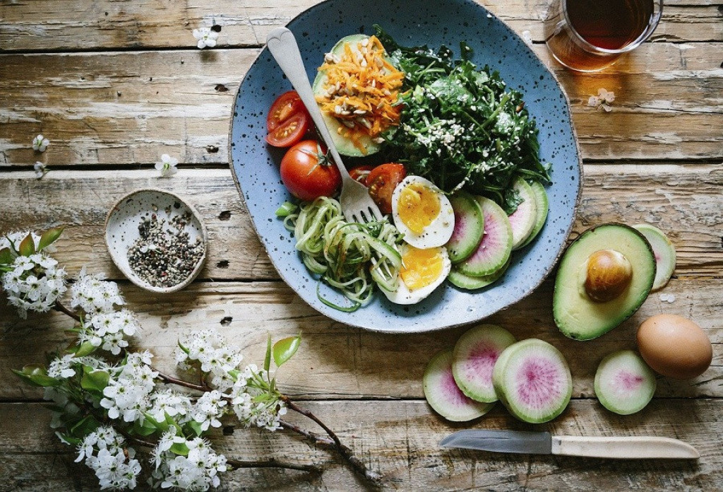 Obrok salata puna VITAMINA i PROTEINA: Daje energiju kada ste na dijeti, a ZGODNA je da se ponese na POSAO