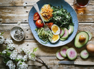 Obrok salata puna VITAMINA i PROTEINA: Daje energiju kada ste na dijeti, a ZGODNA je da se ponese na POSAO