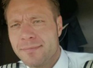 OVO JE SRPSKI PILOT O KOME PRIČA CEO SVET: Svi su gledali njegovo sletanje po jezivoj oluji (VIDEO)