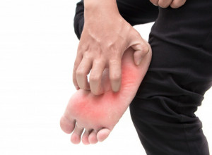 Da li vas STOPALA konstantno SVRBE? Ovo može da bude znak ovih OZBILJNIH BOLESTI!