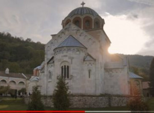 PRVA LITURGIJA U NOVOM HRAMU: Veliki dan za Berane, narod se okupio u hramu Svetog Simeona Mirotočivog